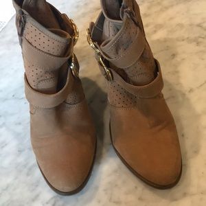 Light brown suede and leather booties